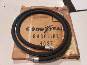 lot 48 image: 34 fuel hose new in box