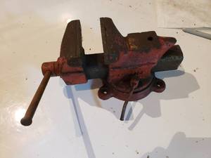 lot 55 image: 3 12 bench mount vice