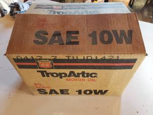 lot 89 image: new case of 121 quart PHILLIPS 66 TropArtic sae 10w oil