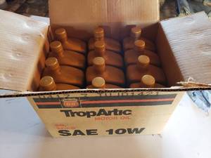 lot 96 image: case of 121 quart jugs of PHILLIPS 66 TropArtic 10w oil
