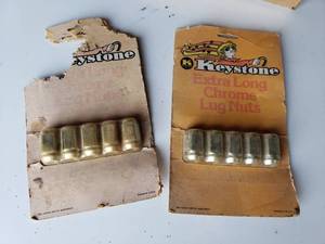 lot 207 image: (2) packs of KEYSTONE lug nuts new in box