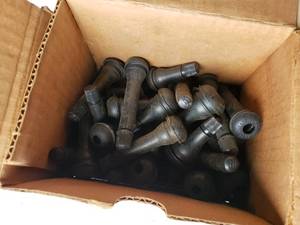 lot 258 image: LARGE assortment of valve stems