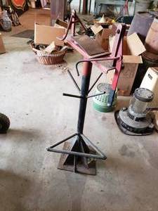 lot 270 image: tire vice for holding tire while patching