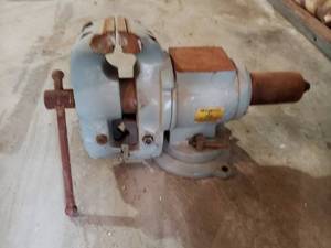 lot 272 image: Large and heavy OLIMPIA 5 multi purpose  benchtop vice