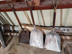lot 294 image: (3) scoop shovels