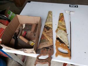 lot 312 image: assortment of hand tools