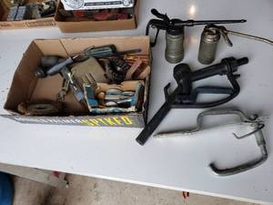 lot 318 image: miscellaneous lot of tools, oil cans and cement anchors