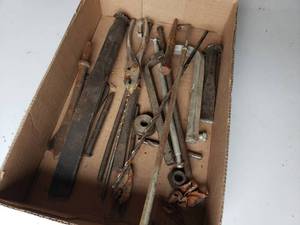 lot 322 image: miscellaneous lot of chisels