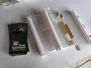 lot 389 image: PHILLIPS 66 lubricant brochures and display