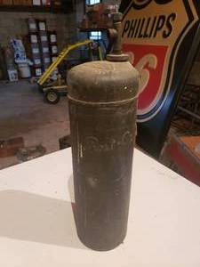 lot 435 image: original ford model T  PREST-O-LITE Acetylene Tank