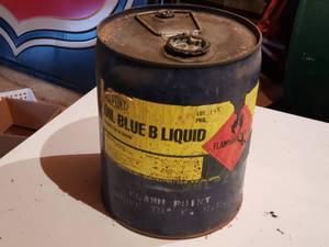 lot 446 image: full 5 gallon can of fuel dye
