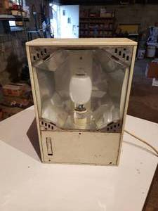 lot 450 image: light for reading X rays (verry bright)