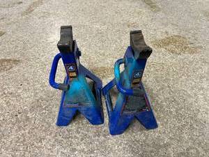 lot 26 image: Duralast 4 Ton Jack Stands