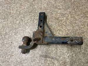 lot 47 image: Adjustable Trailer Hitch