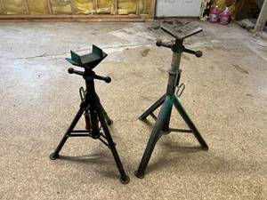 lot 49 image: Shop Stands
