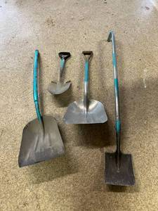 lot 94 image: Long Handle Shovels
