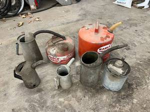 lot 120 image: Gas & Oil Cans
