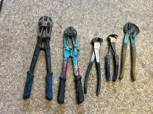 lot 125 image: Bolt Cutters & Hand Tools