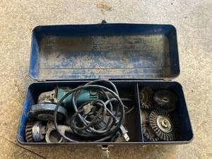 lot 129 image: Angle Grinder & Supplies