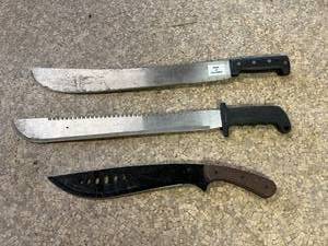 lot 135 image: Machetes