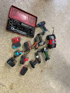 lot 139 image: Cordless Tools & Partial Socket Set
