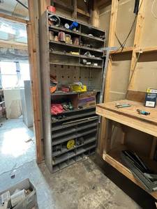 lot 141 image: Metal Shelving Unit & Contents
