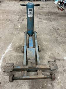 lot 170 image: S50 Universal 6000# Air Lift
