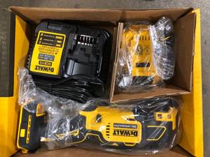 lot 19 image: vDEWALT ATOMIC 20V MAX Cordless Brushless Oscillating Multi Tool with (1) 20V 2.0Ah Battery and Charger   Customer Returns See Pictures