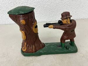 lot 5 image: Cast Iron Mechanical Hunter Bank