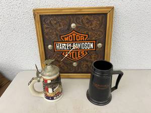 lot 10 image: Harley-Davidson Motorcycles Clock & Steins