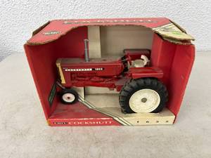 lot 27 image: White Cockshutt 1655 Tractor