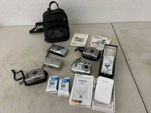 lot 45 image: Cameras & Polaroid Zip