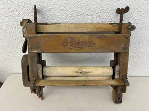 lot 63 image: Prima Washer Wringer