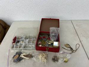 lot 73 image: Jewelry