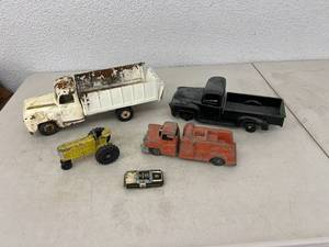 lot 76 image: Vintage Toys