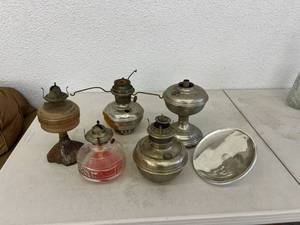 lot 102 image: Lamp Parts