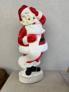 lot 106 image: Blow Mold Santa