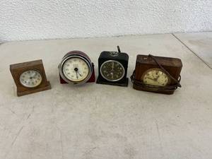 lot 113 image: Vintage Clocks & Alarms