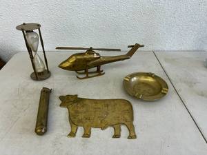 lot 121 image: Brass Items