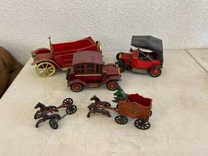 lot 127 image: Cast Iron Buggy & Metal Cars