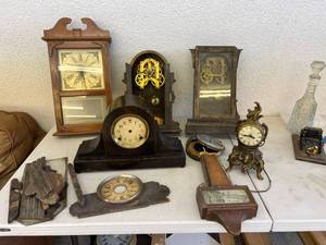 lot 132 image: Clock Parts