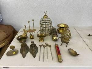 lot 133 image: Brass Items