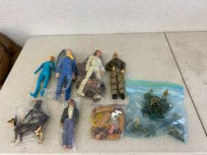 lot 137 image: Figurines, Toy Soldiers