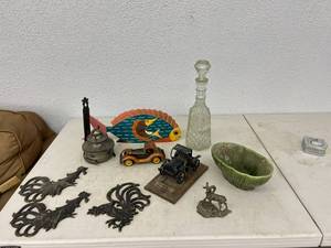 lot 147 image: Home Decor Items