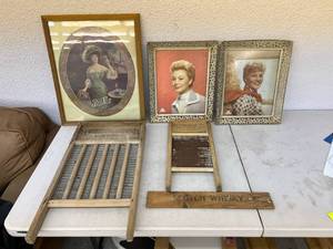 lot 160 image: Collectibles Lot