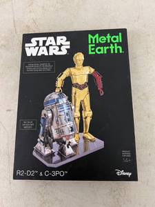 lot 186 image: Star Wars Metal Earth