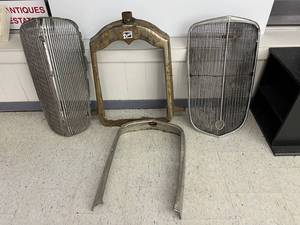 lot 190 image: Vintage Auto Items
