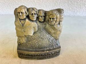 lot 204 image: Mt Rushmore Door Stopper