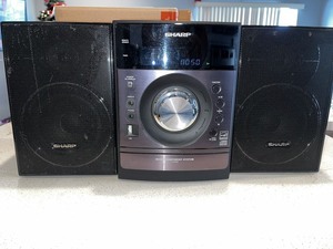 lot 5 image: Sharp XL-DH259P Compact Home Theater System Black CDUSBAUXAMFMiPOD