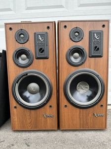 lot 9 image: Infinity SM 112 Studio Monitors 3-Way 200 Watt HiFi Needs Foam Replacements Cone